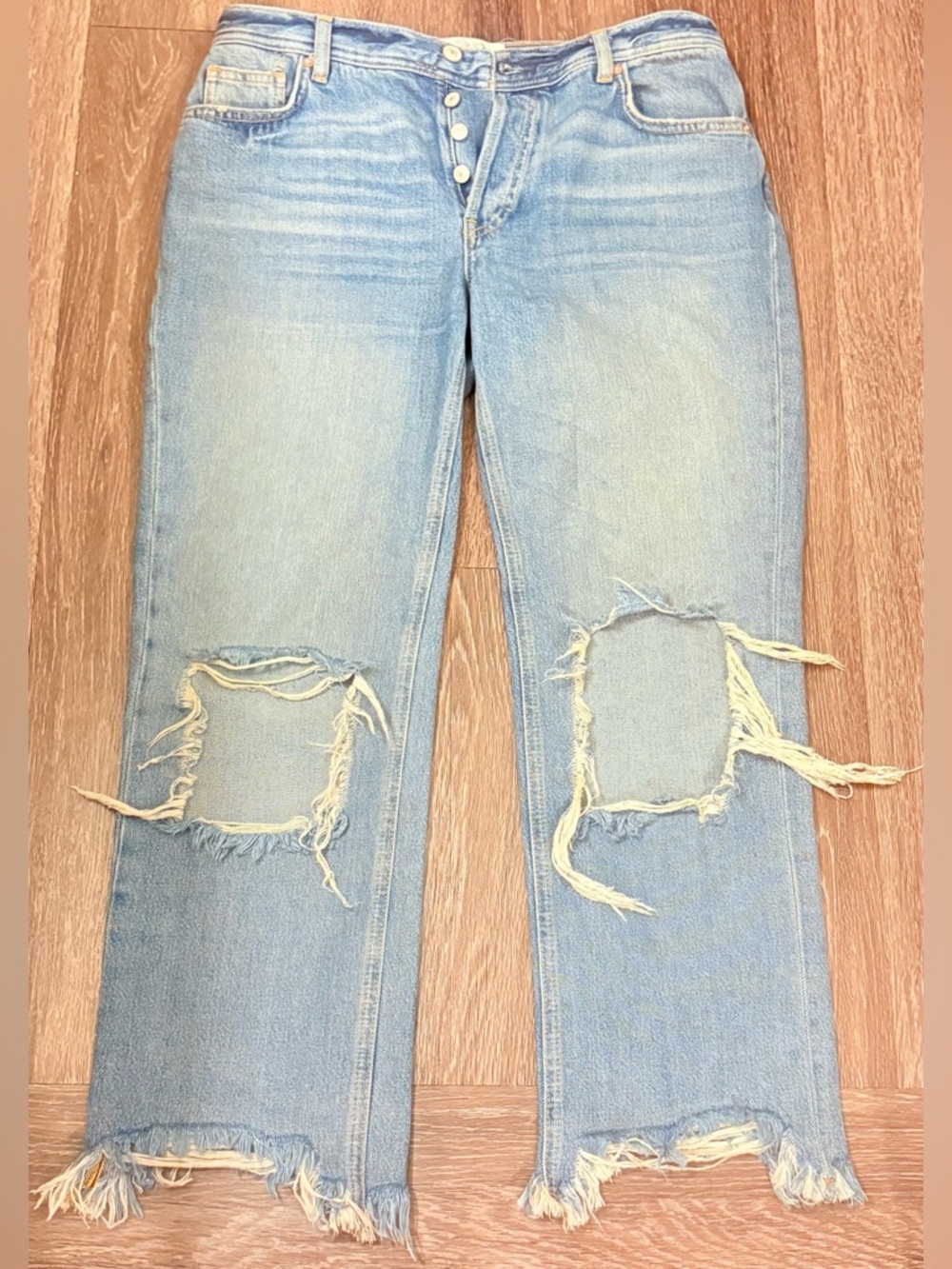 We the Free Maggie Mid-Rise Light Blue Frayed Knees Straight-Leg Jeans Size 28/8